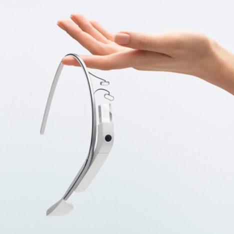 dezeen_Google-unveils-Google-Glass-video-preview_4a