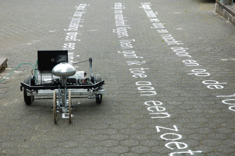 Skryf-sand-writer-by-Gijs-van-Bon_dezeen_01